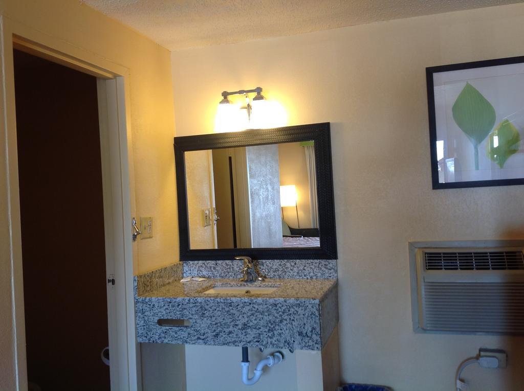 Diamond Inn & Suites Ричмънд Екстериор снимка