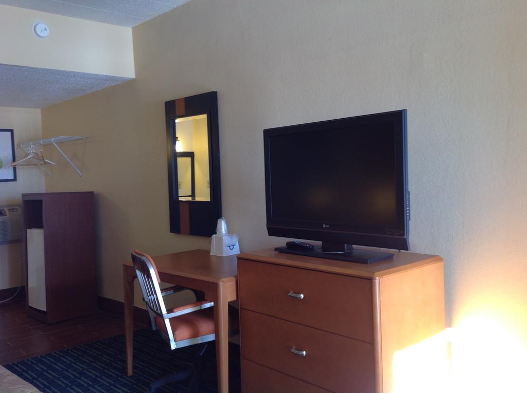 Diamond Inn & Suites Ричмънд Екстериор снимка